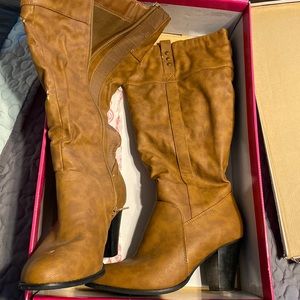 Size 9 brown high heel boots Torrid